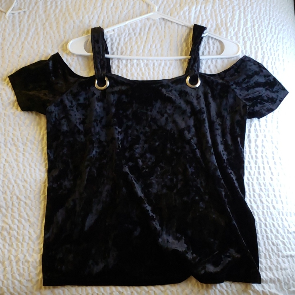 Off-The-Shoulder Black Velvet Top Rock & Republic